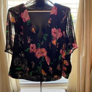 Torrid crop top blouse with short sleeves, black with pink flowers